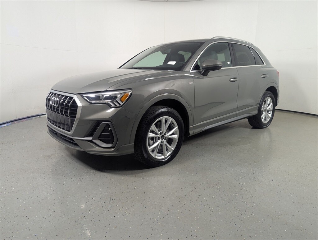 2024 Audi Q3 S line Premium photo 3