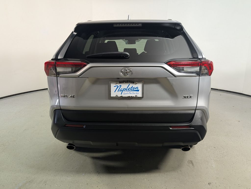 2025 Toyota RAV4 XLE - Photo 7