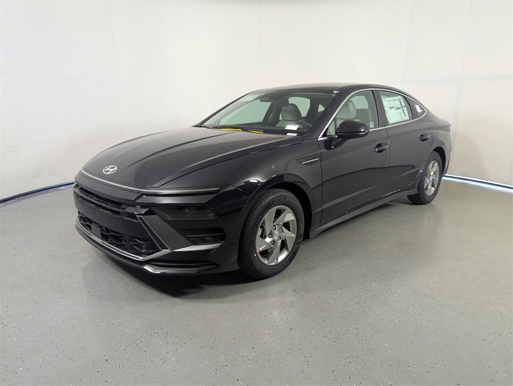 2025 Hyundai Sonata SE photo 2