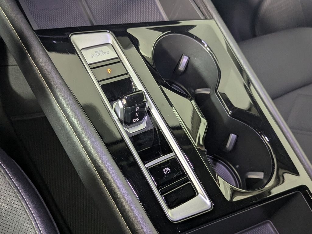 2024 Volkswagen Atlas SE w/Tech - Photo 22
