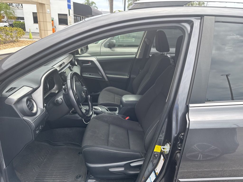 2016 Toyota RAV4 XLE - Photo 13