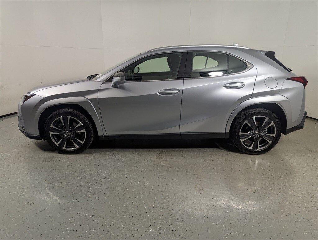 2023 Lexus UX 250h Premium photo 4