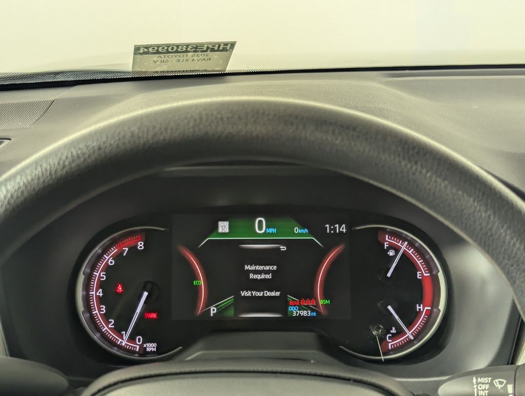 2025 Toyota RAV4 XLE - Photo 19