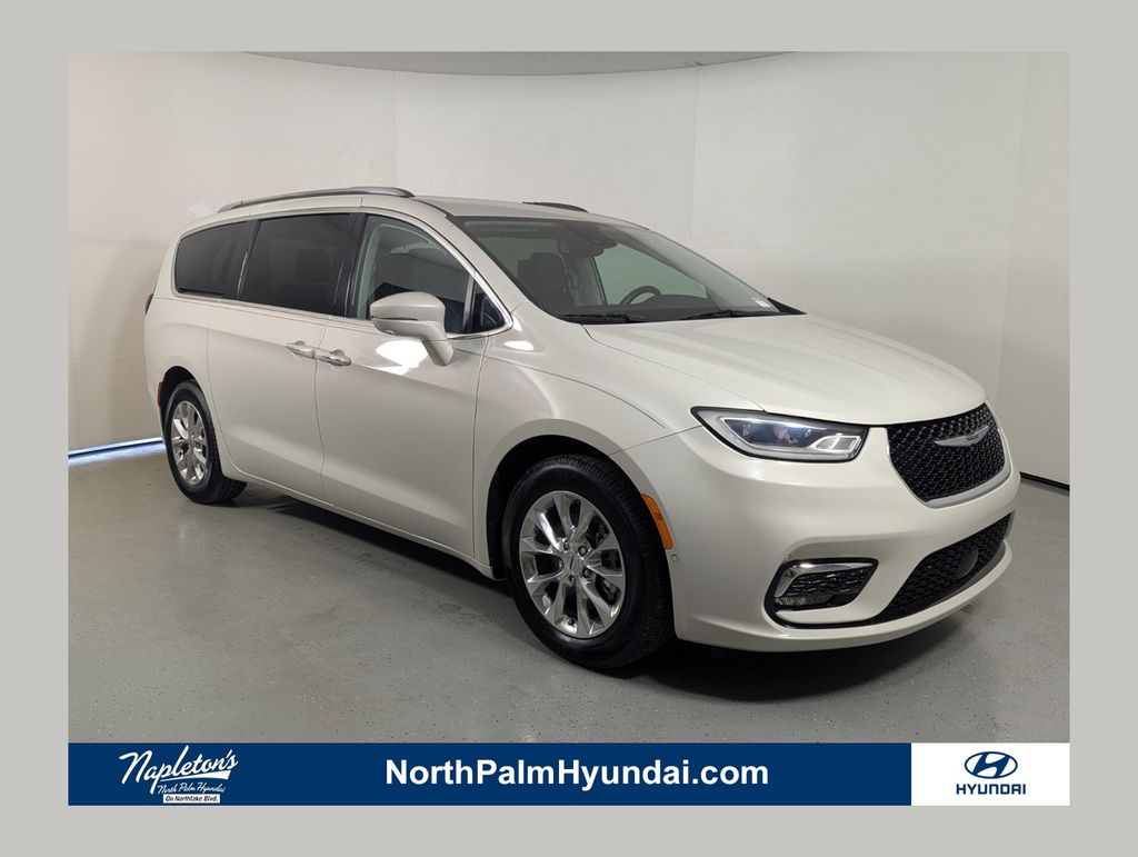 2021 Chrysler Pacifica Touring L's photo