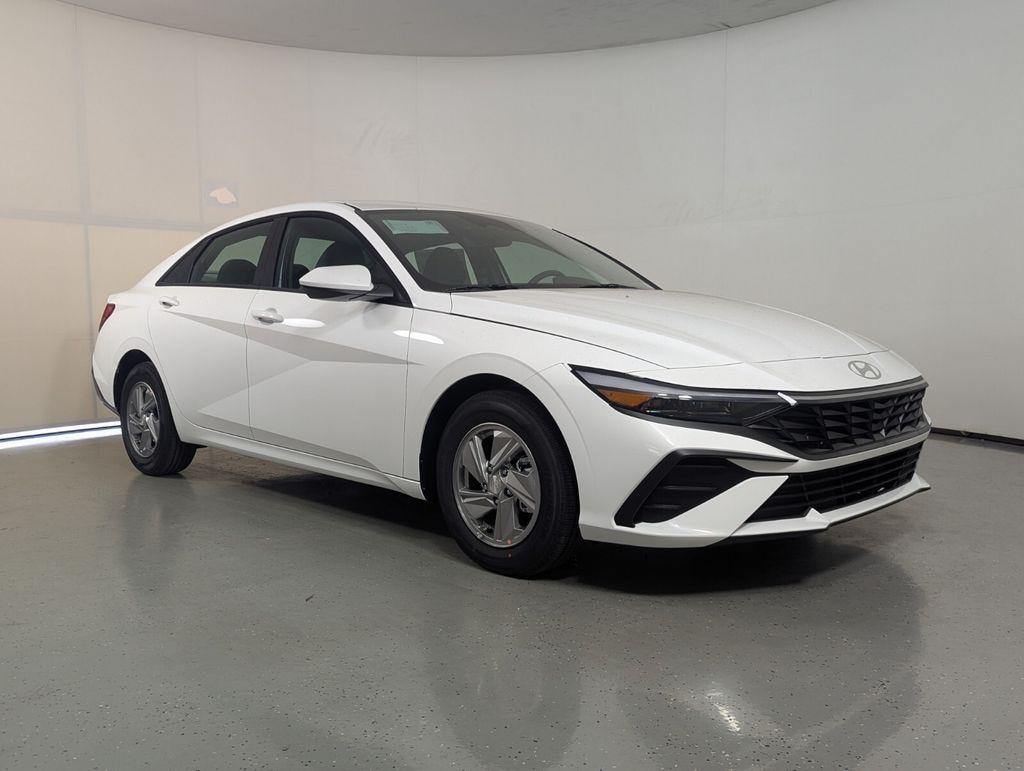 New 2026 Hyundai Elantra SE Sedan
