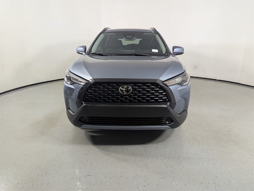 2024 Toyota Corolla Cross LE photo 2