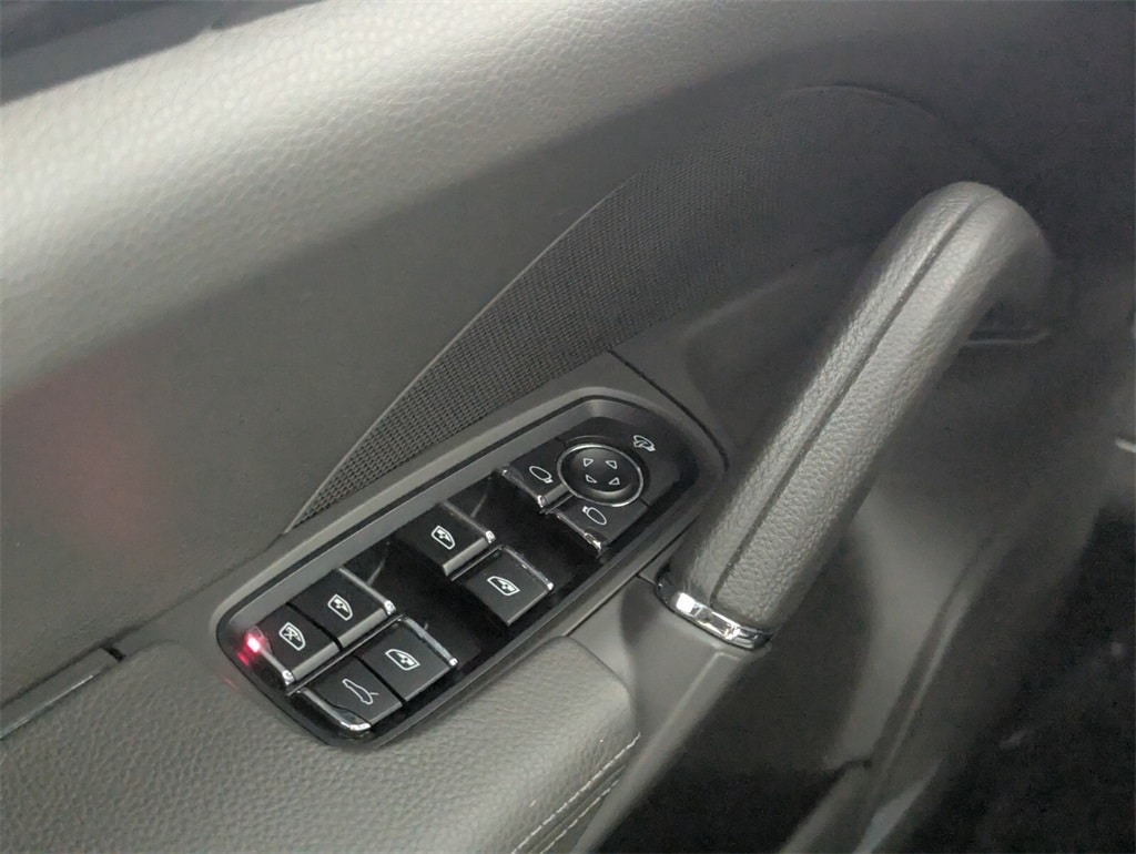 2018 Porsche Cayenne Base photo 13