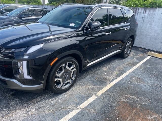 Used 2023 Hyundai Palisade Limited with VIN KM8R54GE1PU525648 for sale in Lake Park, FL