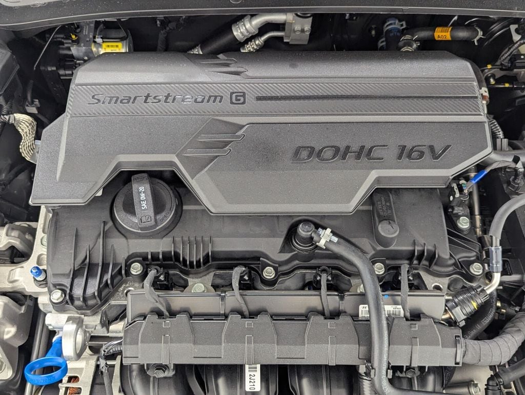 2025 Hyundai Elantra SE - Photo 12
