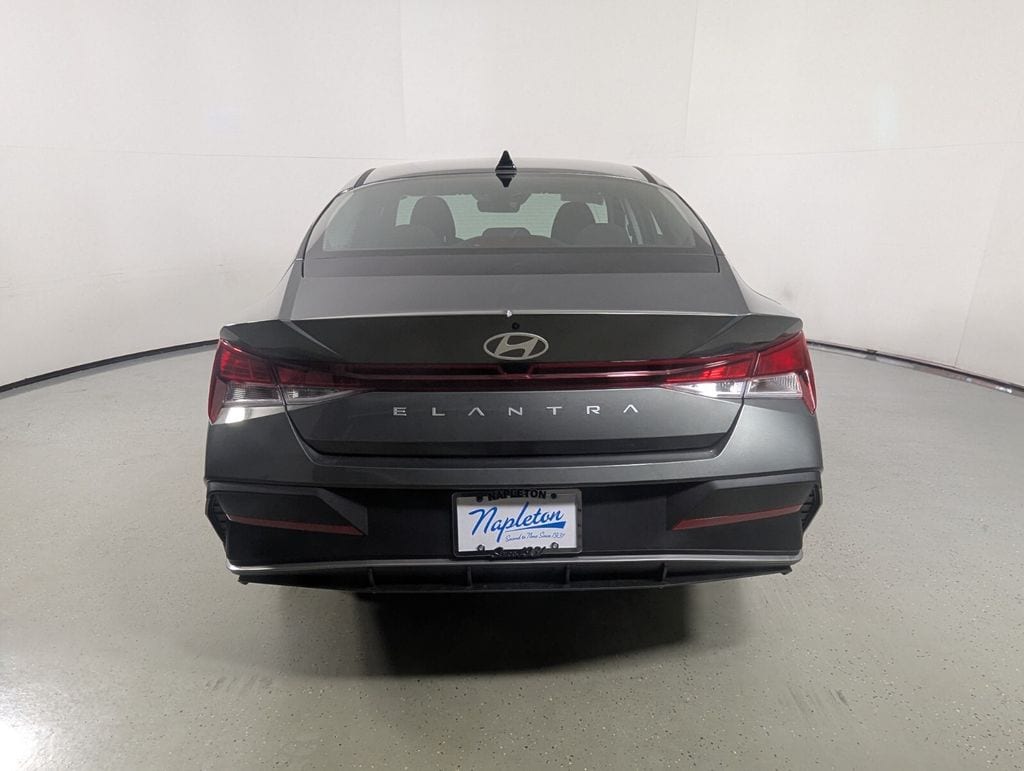 2025 Hyundai Elantra SE - Photo 7