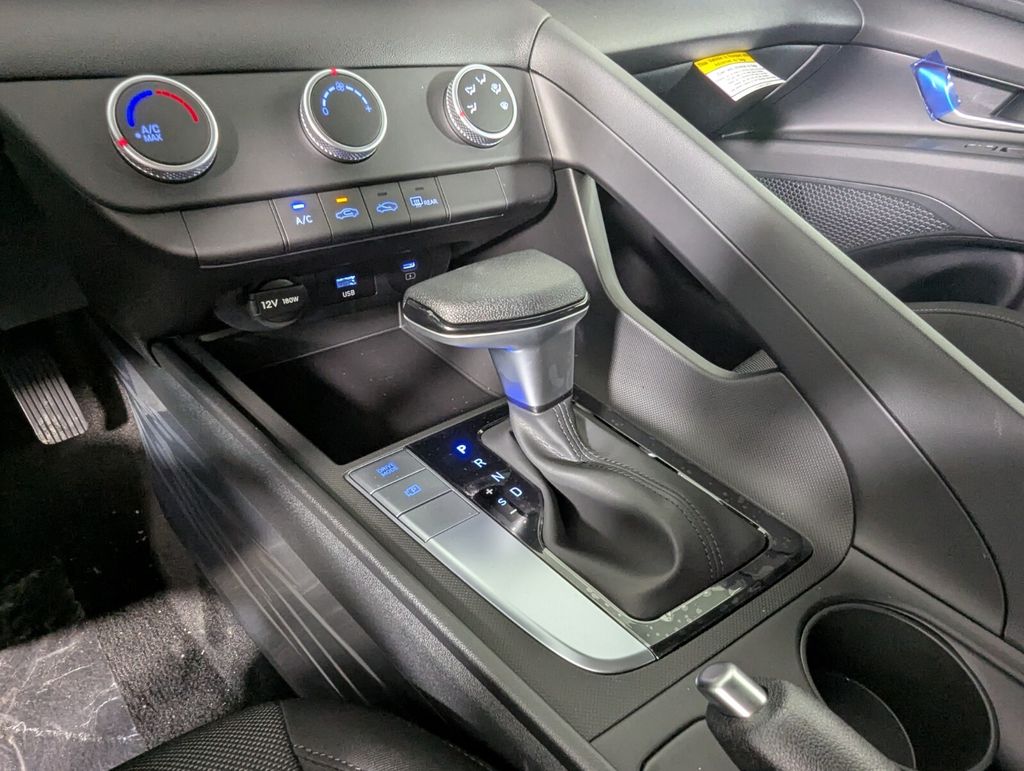 2025 Hyundai Elantra SE - Photo 25