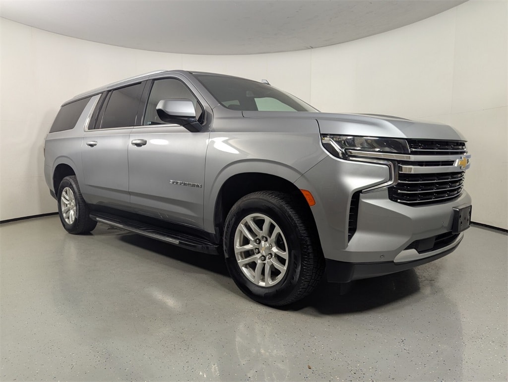 2023 Chevrolet Suburban LT's photo