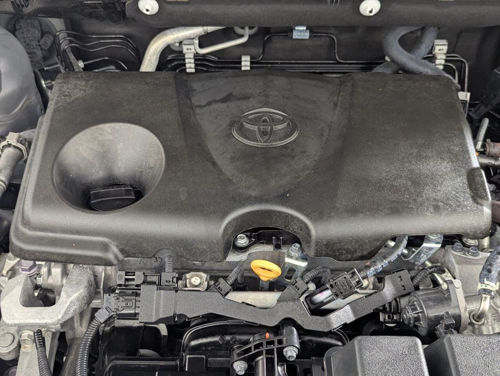 2025 Toyota RAV4 XLE - Photo 12