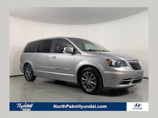 2015 Chrysler Town & Country S Minivan/Van