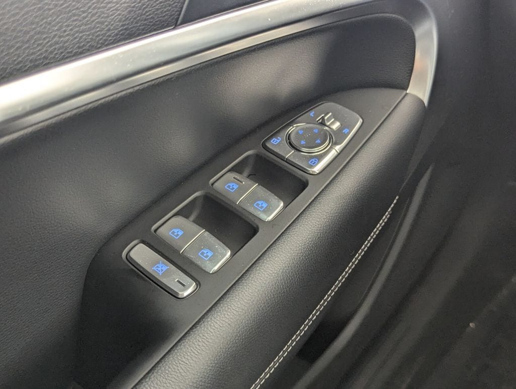 2026 GENESIS G70 Standard - Photo 17