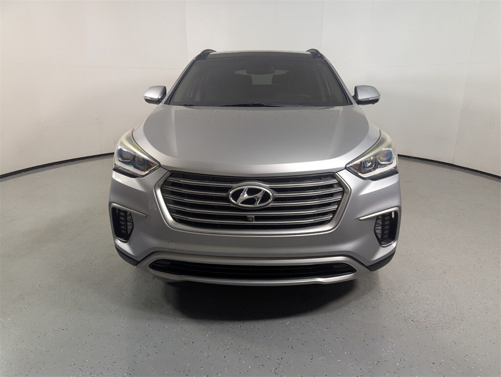 2017 Hyundai Santa Fe SE Ultimate photo 2