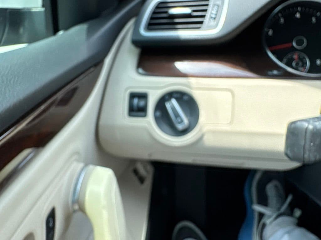 2012 Volkswagen CC Luxury - Photo 26