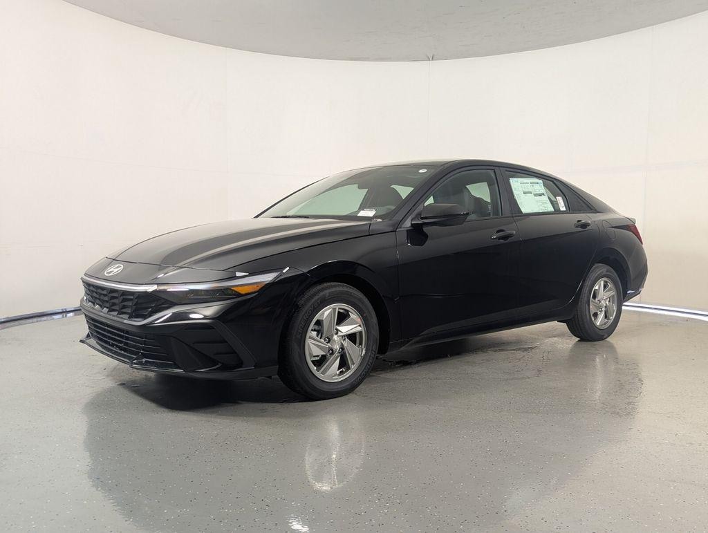 New 2026 Hyundai Elantra SE Sedan