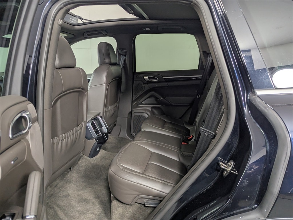 2018 Porsche Cayenne Base photo 23