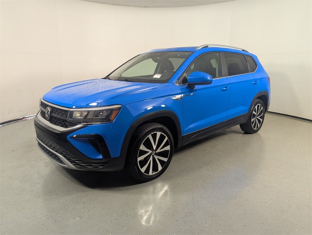 2023 Volkswagen Taos SE photo 3