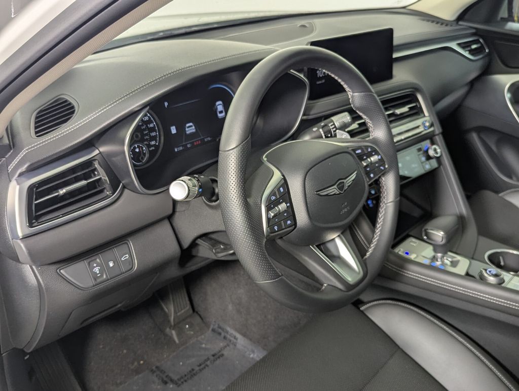 2026 GENESIS G70 Standard - Photo 13