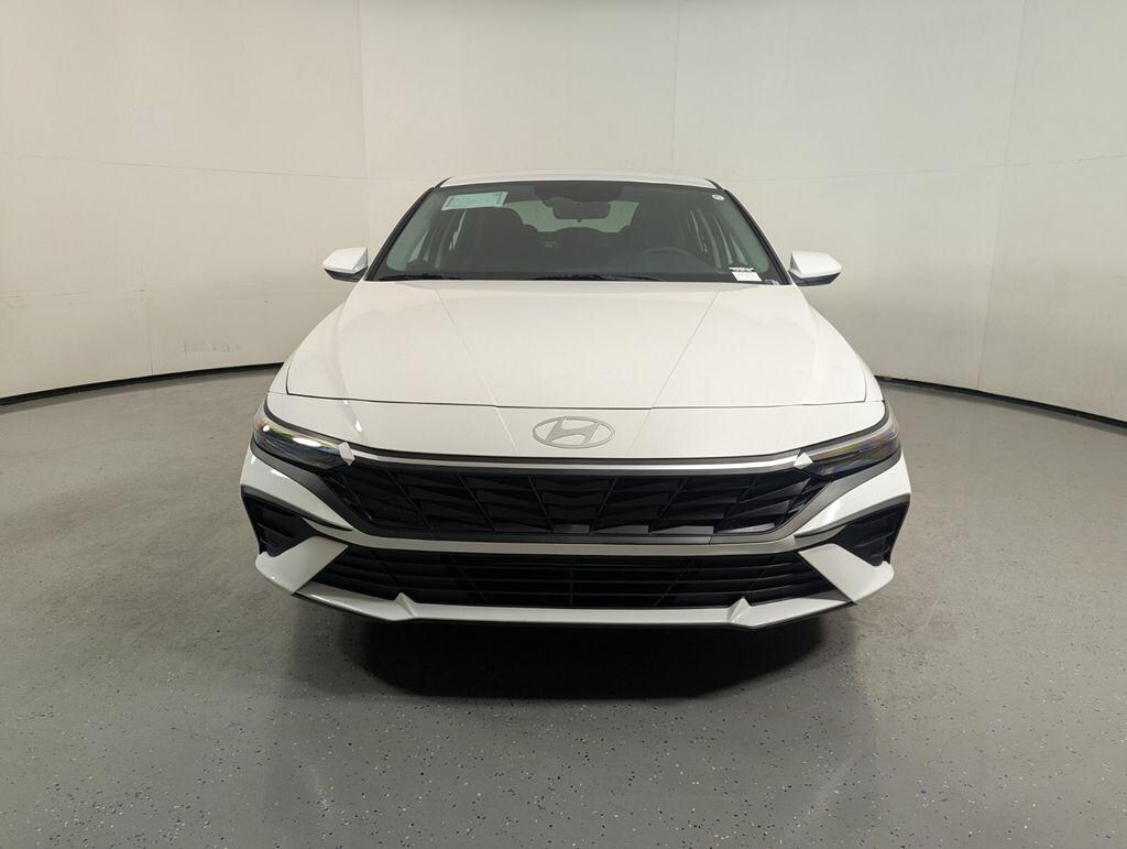 New 2026 Hyundai Elantra SE Sedan