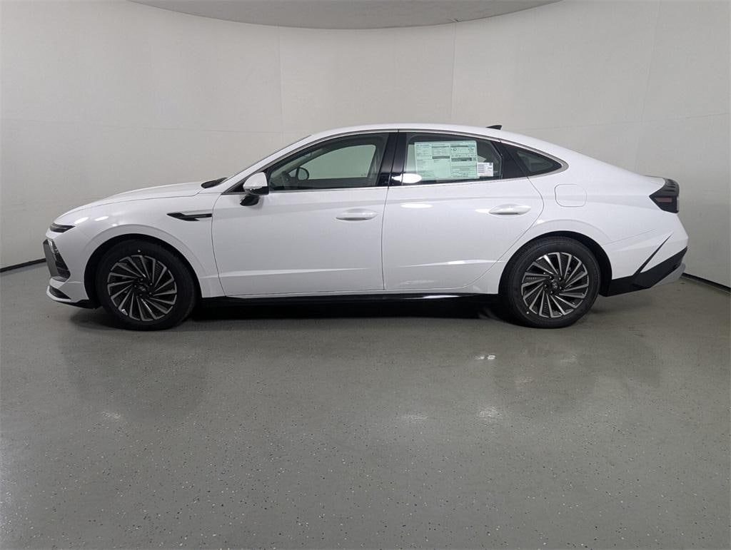 New 2025 Hyundai Sonata Hybrid SEL Sedan