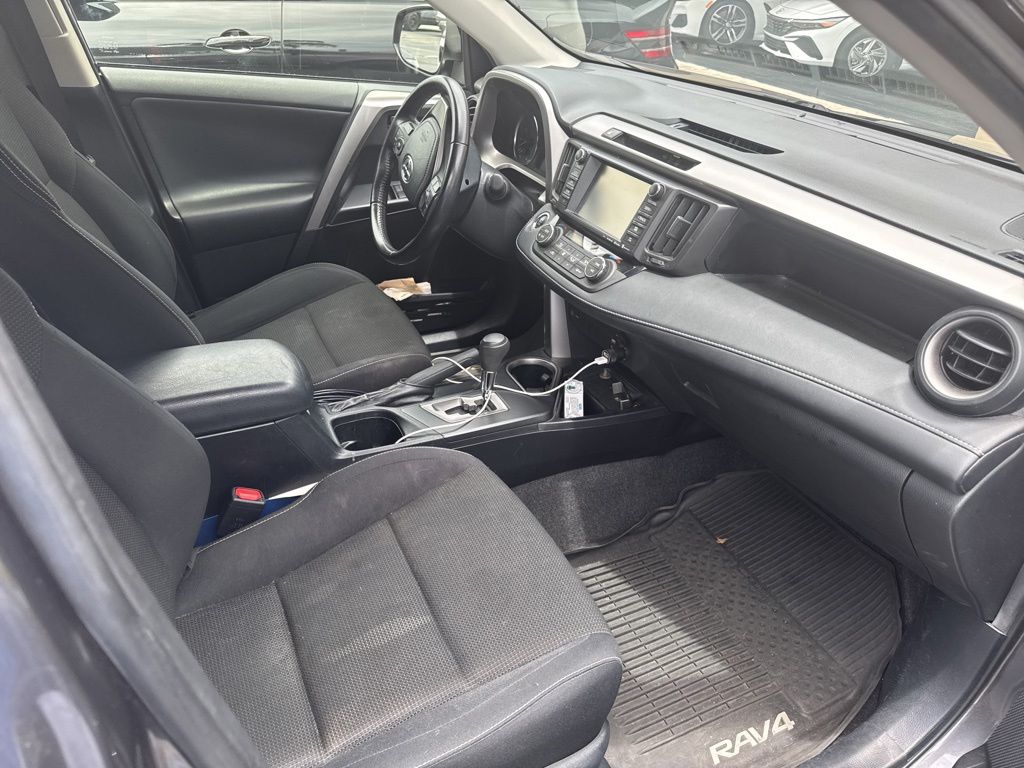 2016 Toyota RAV4 XLE - Photo 6