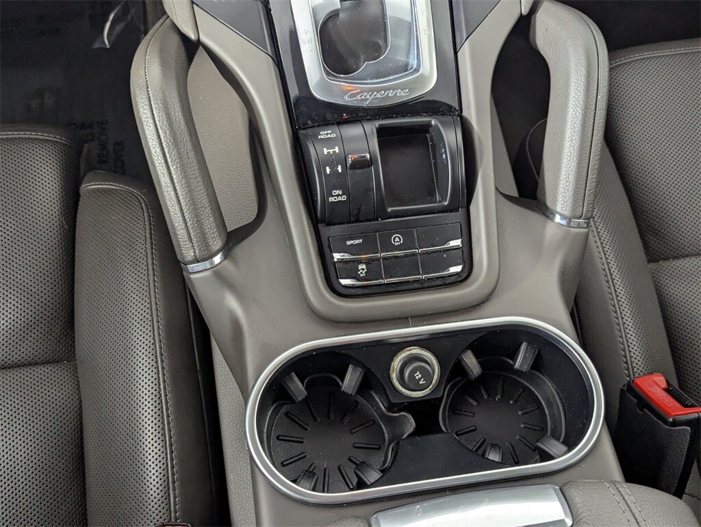 2018 Porsche Cayenne Base photo 19