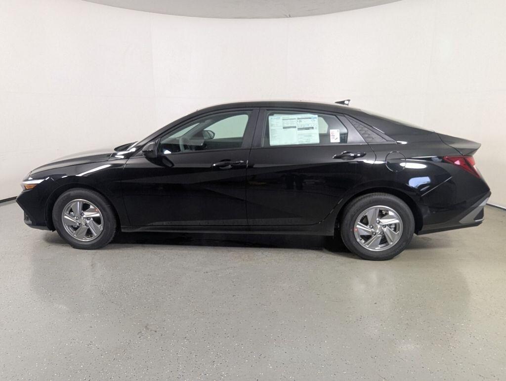 New 2026 Hyundai Elantra SE Sedan