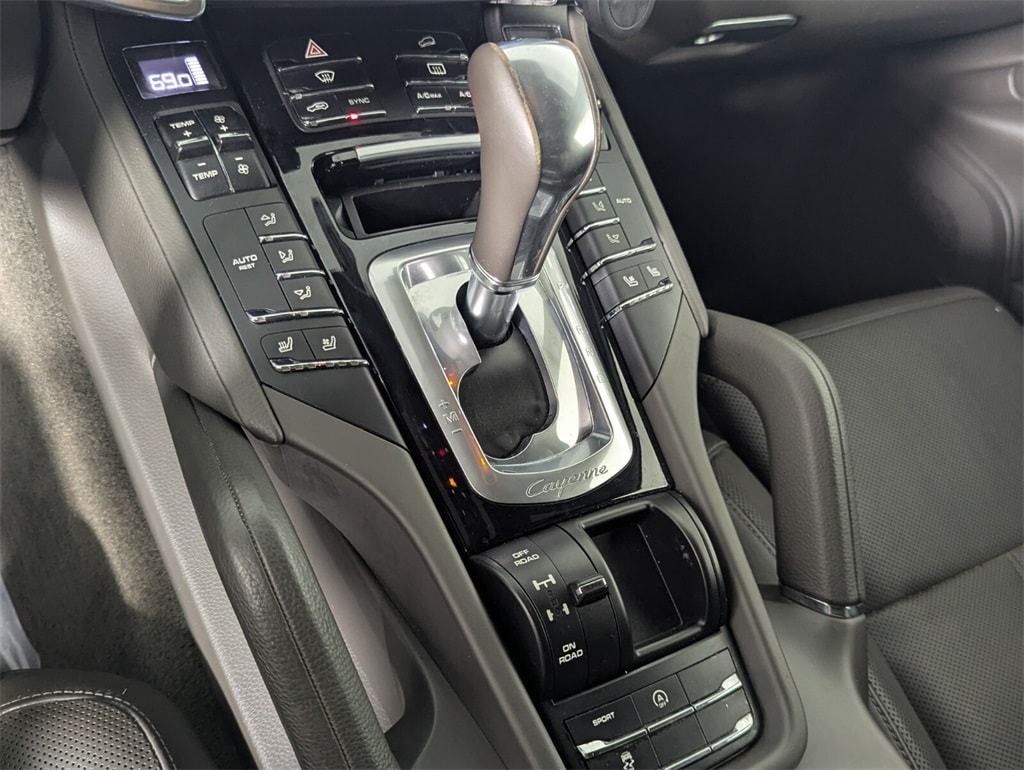 2018 Porsche Cayenne Base photo 21
