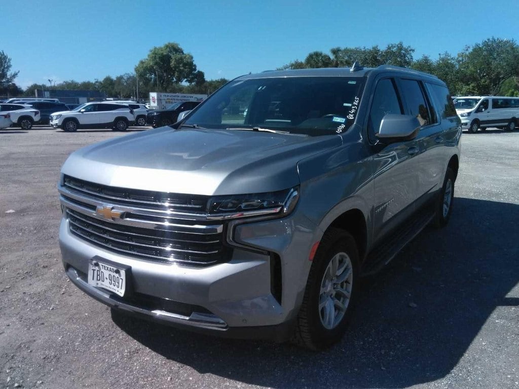 2023 Chevrolet Suburban LT's photo