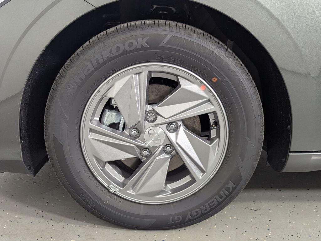 2025 Hyundai Elantra SE - Photo 11