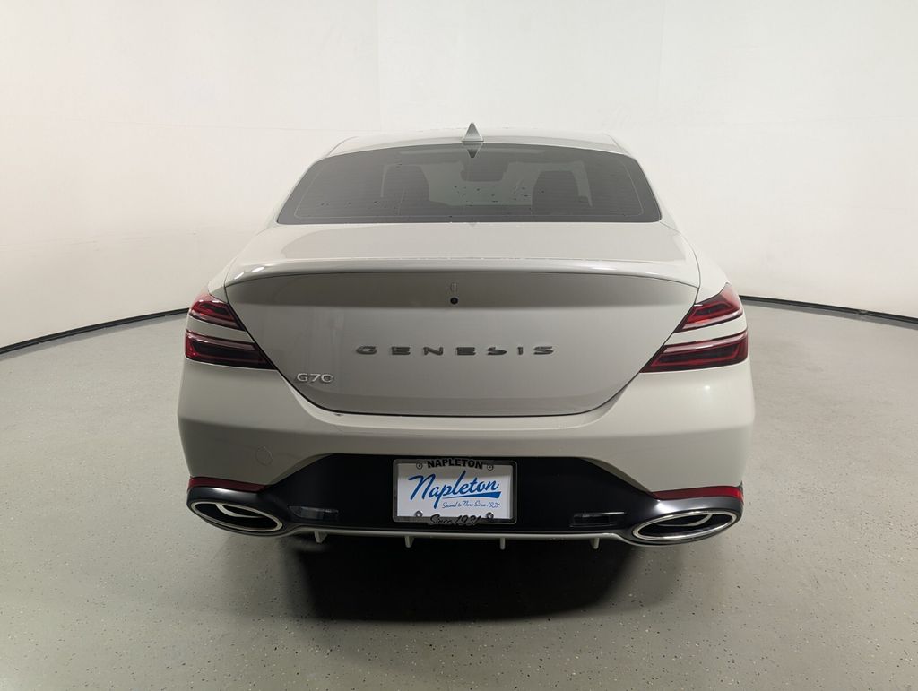 2026 GENESIS G70 Standard - Photo 7