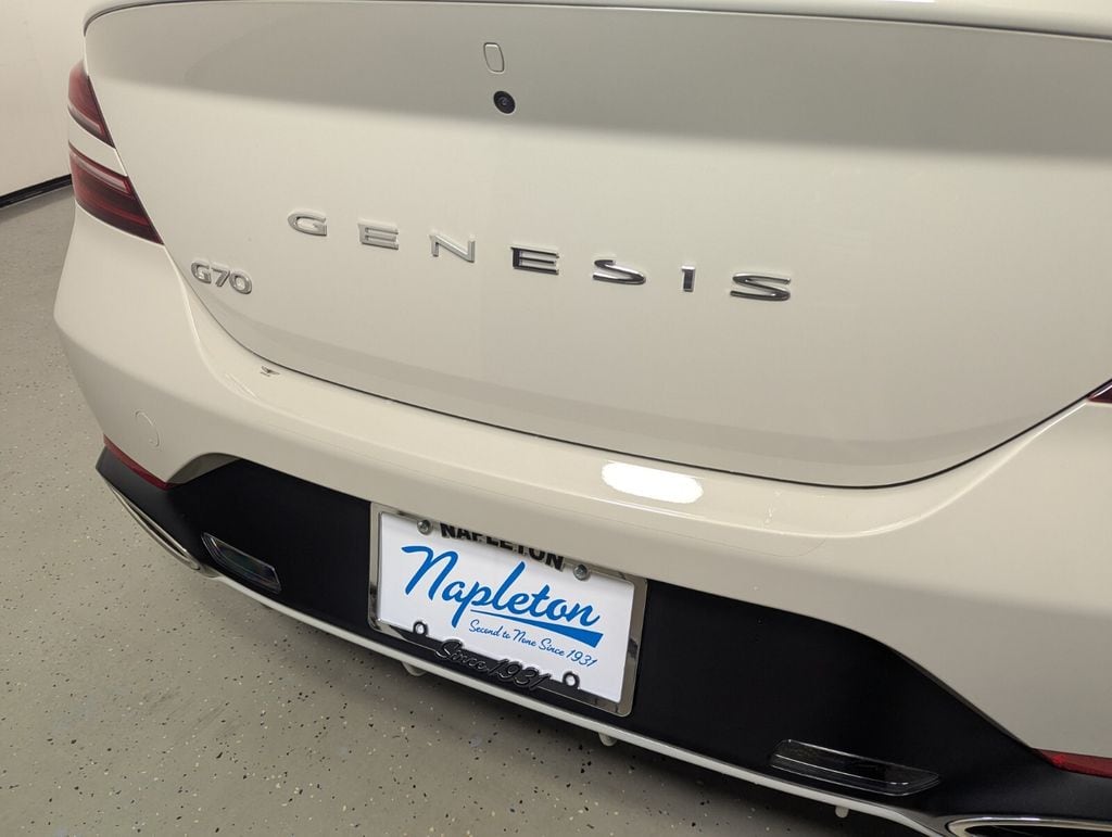 2026 GENESIS G70 Standard - Photo 9