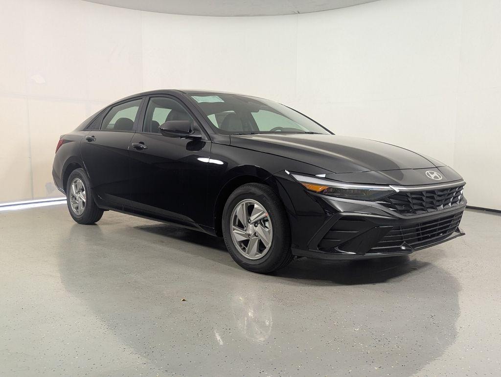 New 2026 Hyundai Elantra SE Sedan