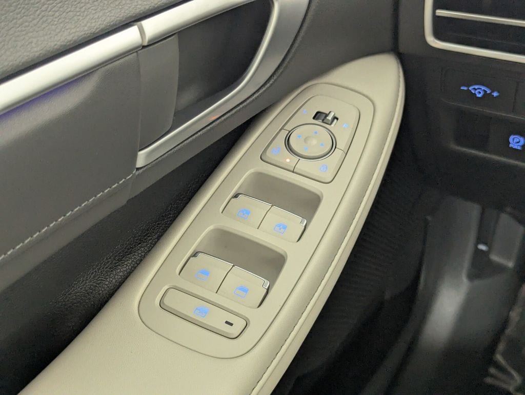 2025 Hyundai Sonata Hybrid Limited - Photo 17