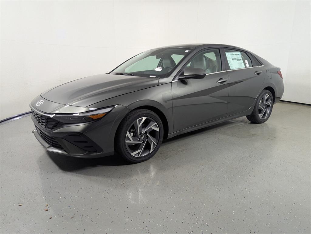 2025 Hyundai Elantra Limited photo 3