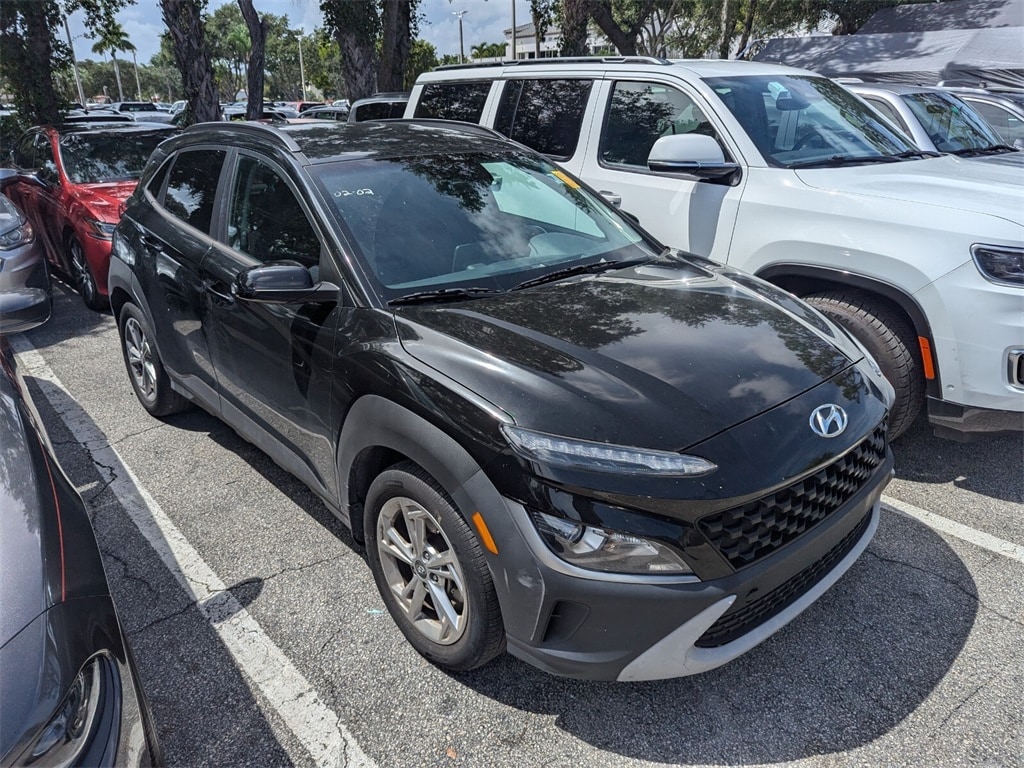 Used 2022 Hyundai Kona SEL with VIN KM8K6CAB9NU818069 for sale in Lake Park, FL