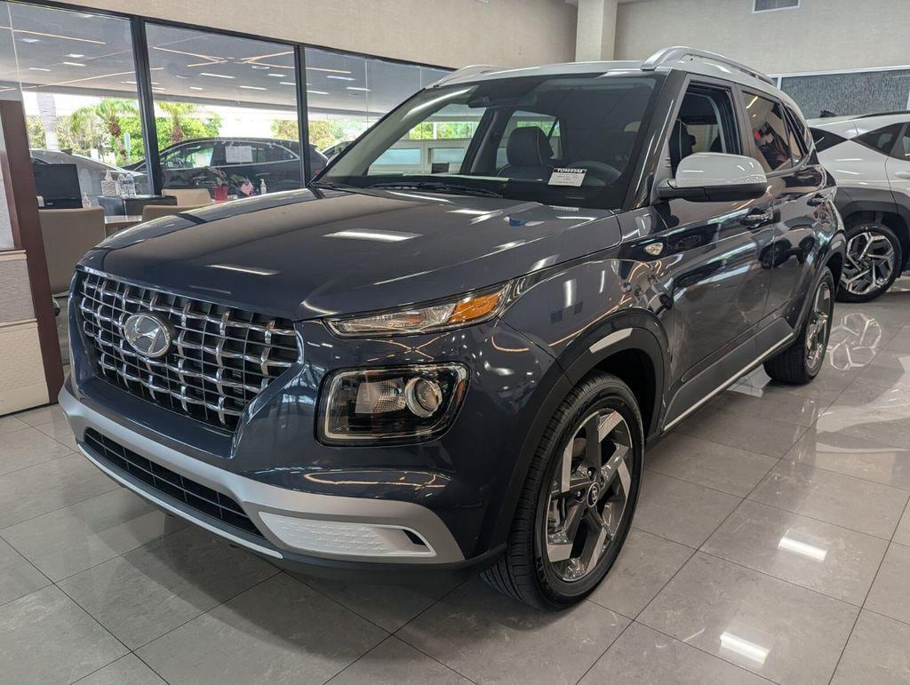 New 2026 Hyundai Venue SEL w/Two-Tone Roof SUV