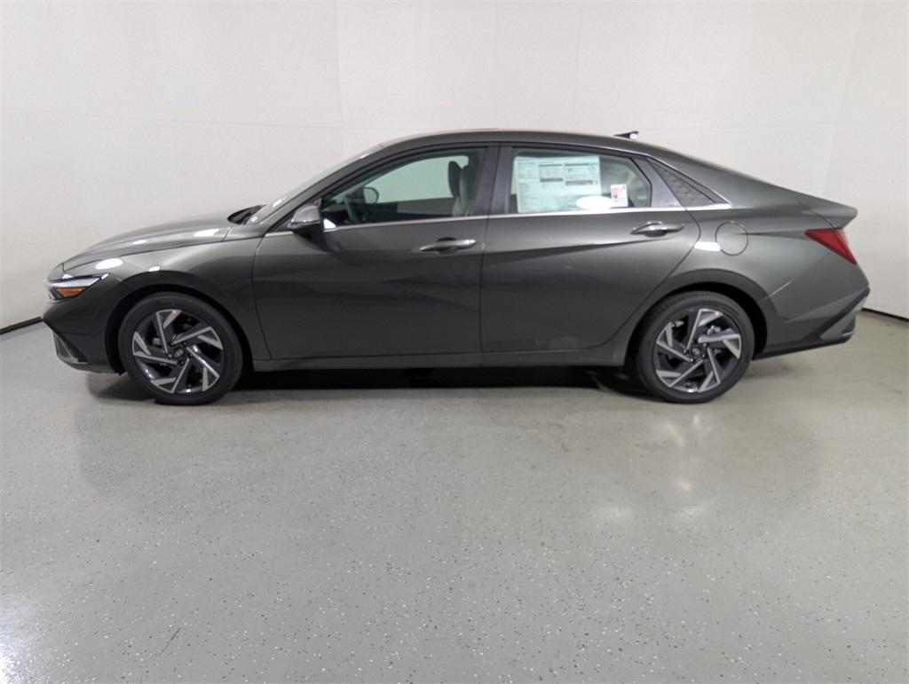 2025 Hyundai Elantra Limited photo 4