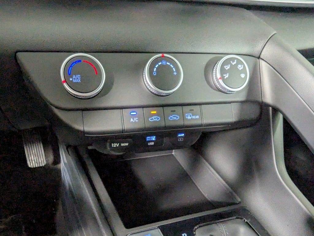 2025 Hyundai Elantra SE - Photo 24