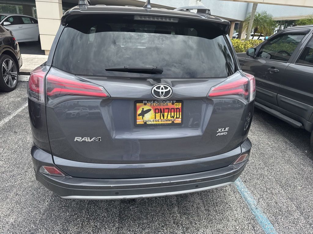 2016 Toyota RAV4 XLE - Photo 9