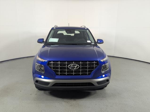 2025 Hyundai Venue SEL photo 2