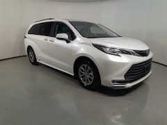 2023 Toyota Sienna XLE Minivan/Van
