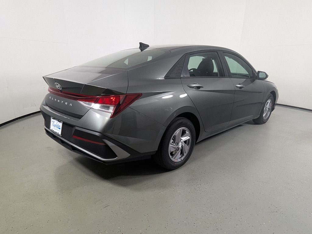 2025 Hyundai Elantra SE - Photo 8