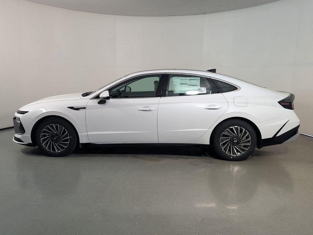 New 2026 Hyundai Sonata Hybrid SEL Sedan