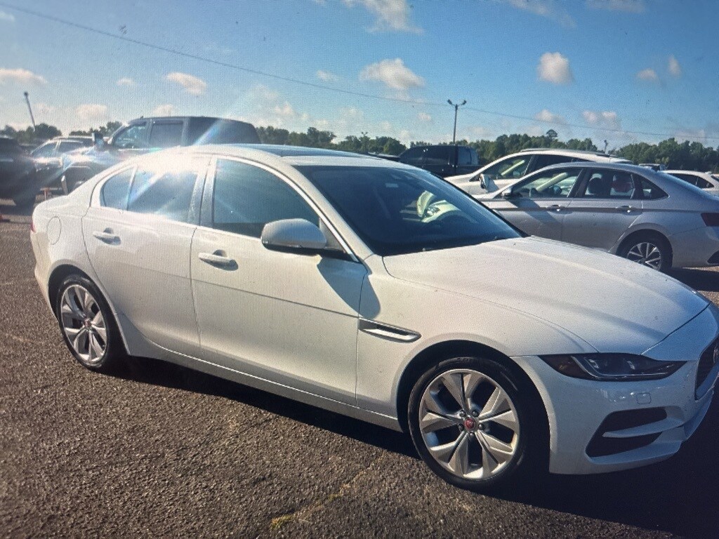 2020 Jaguar XE S photo 3