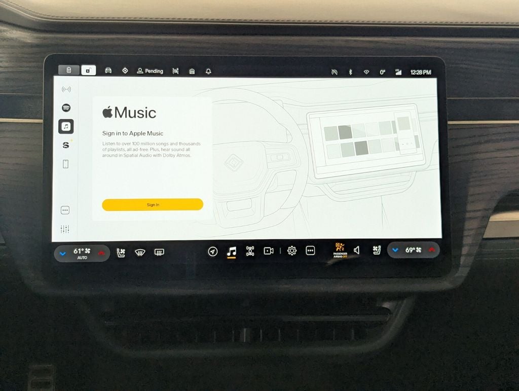 2023 Rivian R1S Adventure - Photo 18