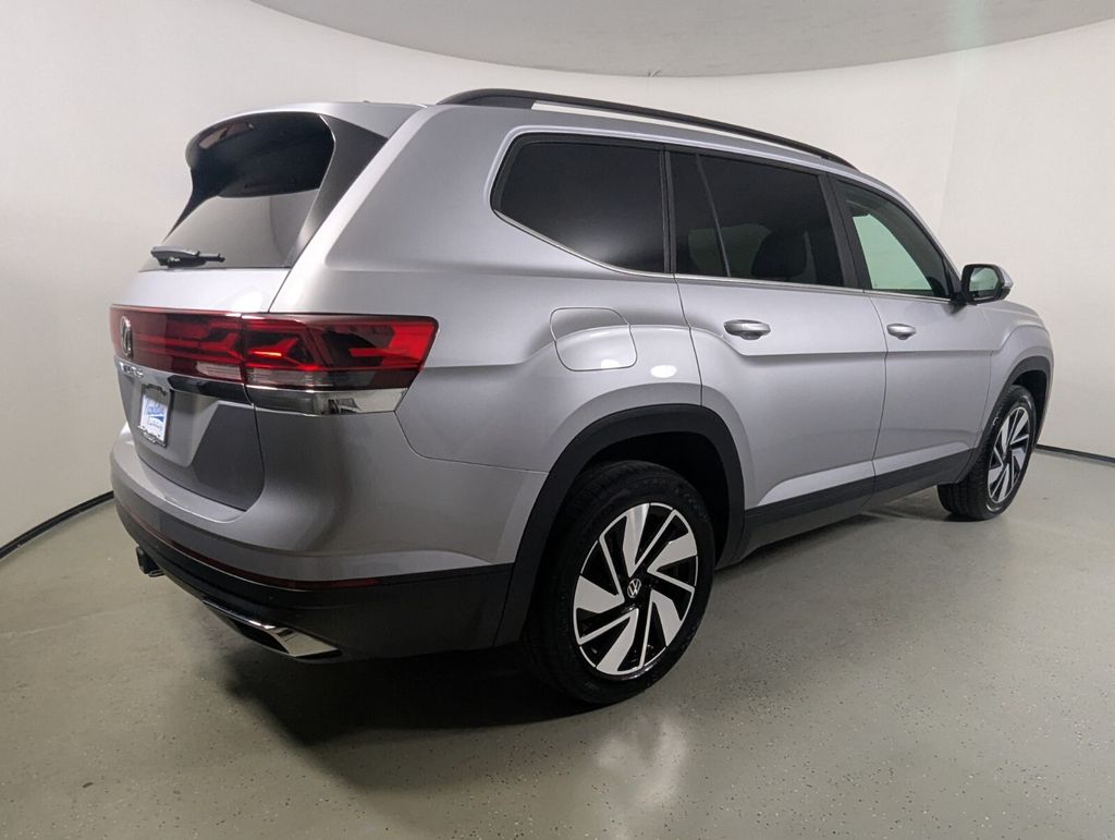 2024 Volkswagen Atlas SE w/Tech - Photo 8